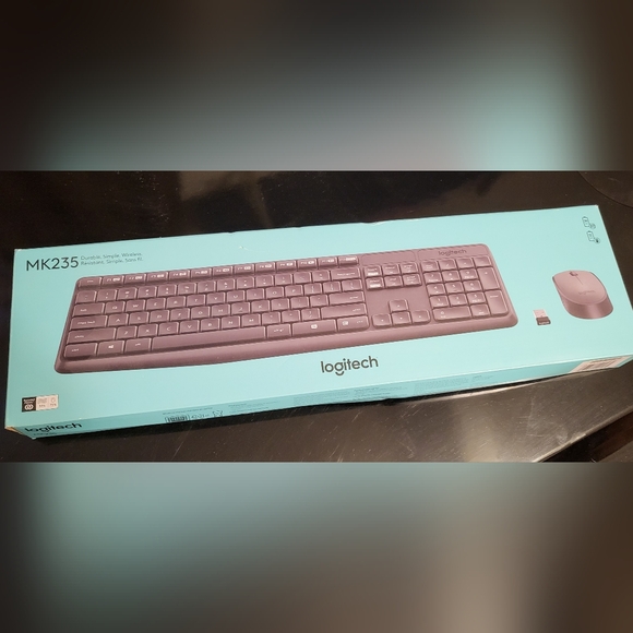 Logitech Black Wireless Keyboard And Mouse NWOT - Picture 1 of 6